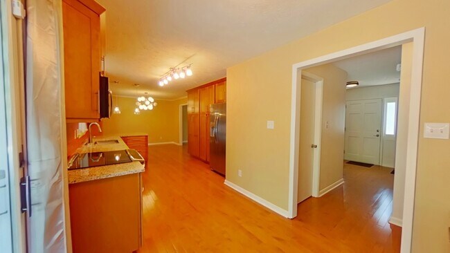 Building Photo - 3314 Jura Dr