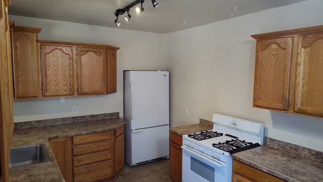 Building Photo - 107 Bancroft Dr