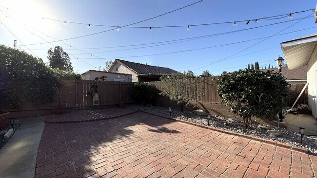 Building Photo - 1054 W Clifton Ave