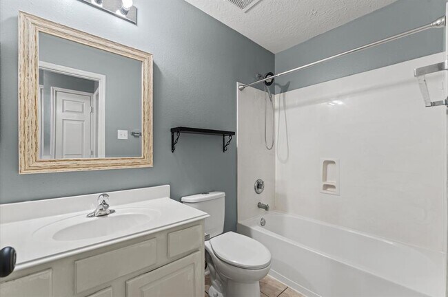 Building Photo - 11919 Piney Bend Dr