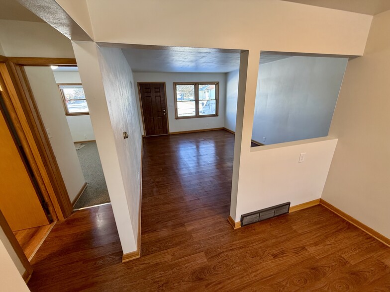 living - 1616 Sunset Ridge Dr