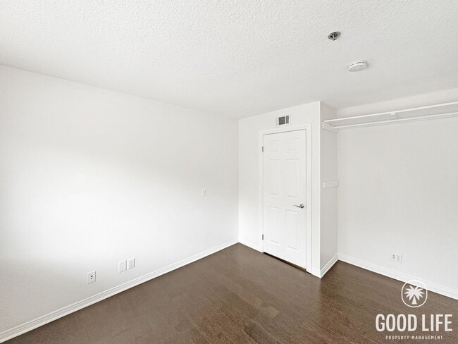 Building Photo - Fully Renovated End-Unit 3BD/2.5BA in Lake Forest with Views, Private Yard & 2-Car Garage