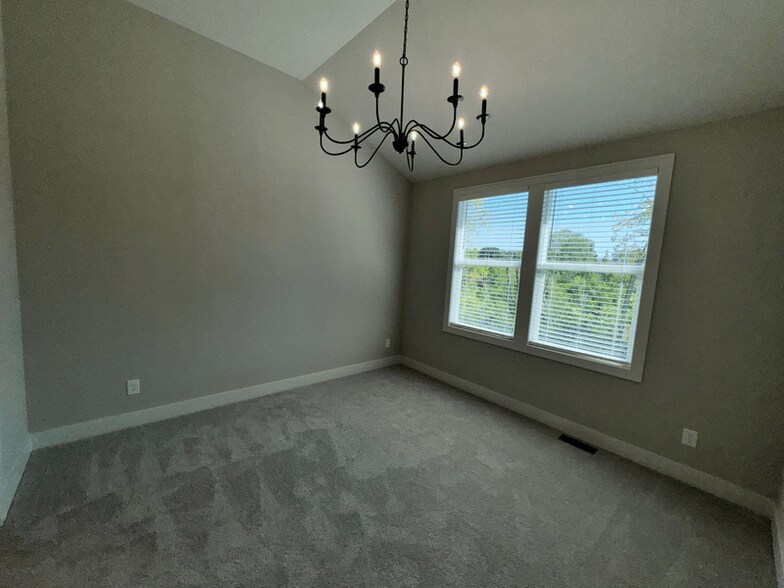 Building Photo - 1437 SW Winthrop Dr