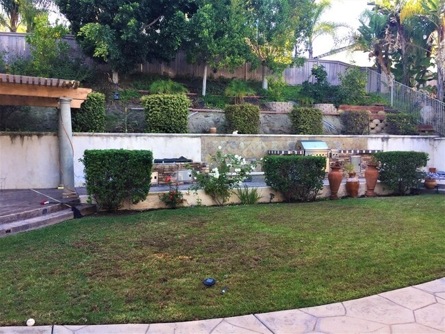 Building Photo - Gorgeous large single family home in Eastlake!