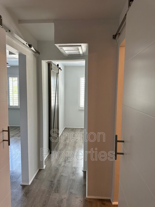 Building Photo - 8029 E Glenrosa Ave