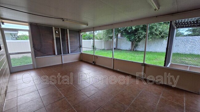 Building Photo - 4817 Cypress Tree Dr