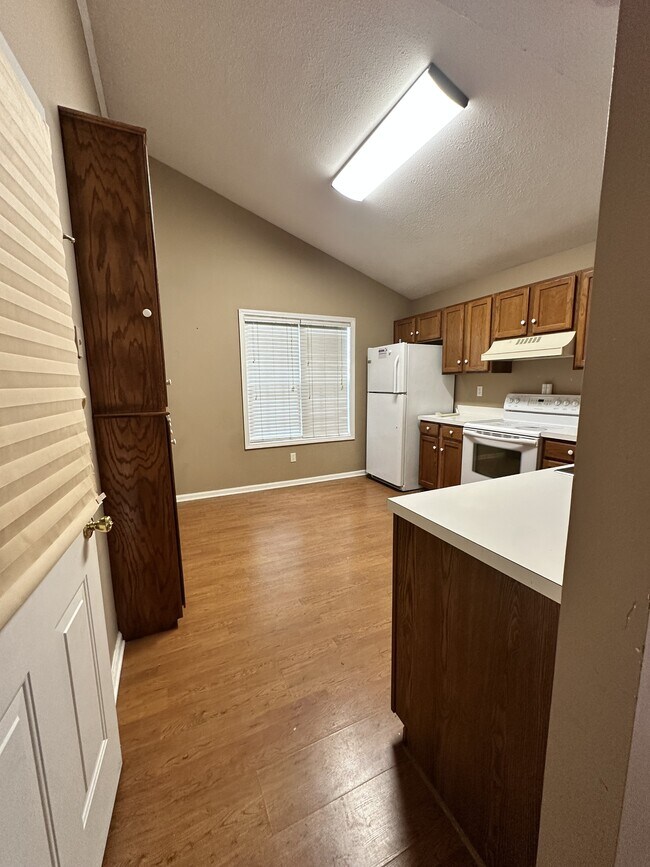 Building Photo - 499 Sivley Rd