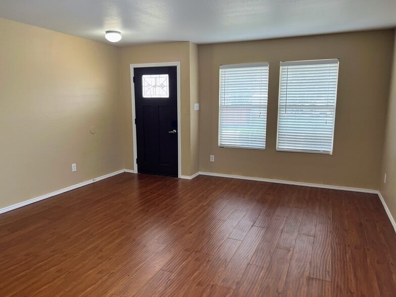 Building Photo - 3803 Ponderosa Bnd