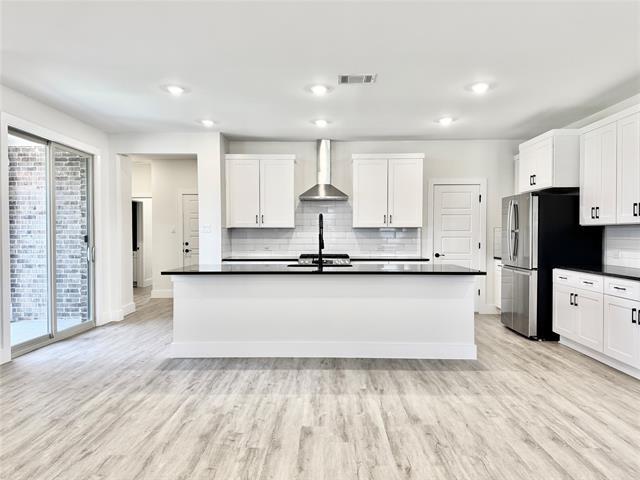 Building Photo - 8736 Kington