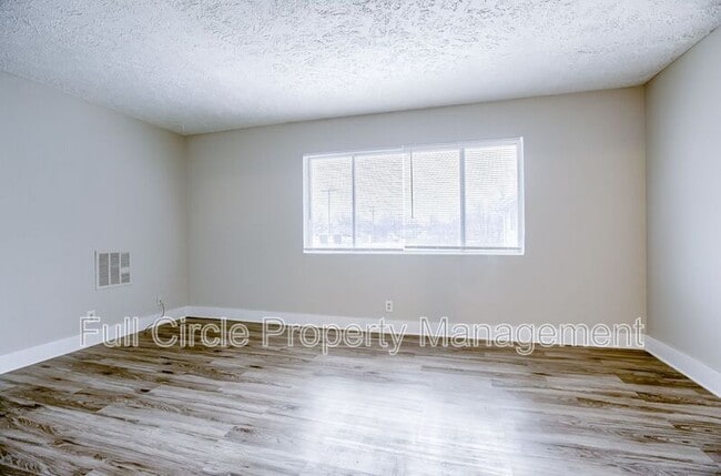 Building Photo - 1218 E St