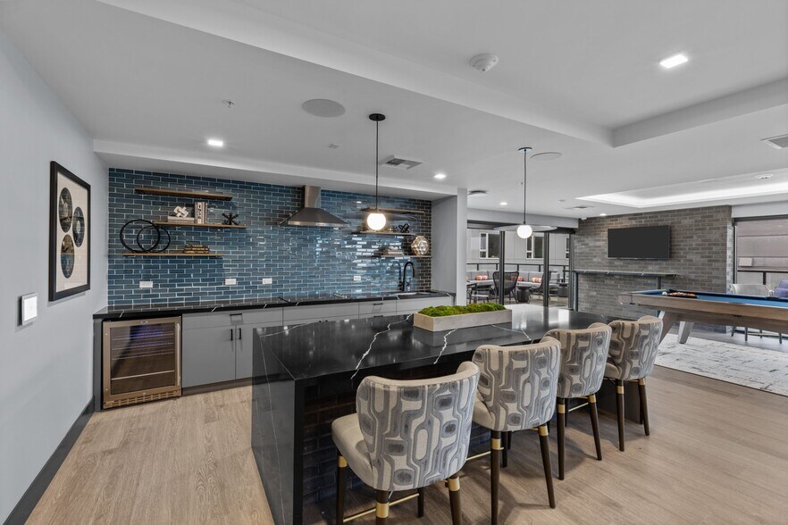 Building Photo - Gridline