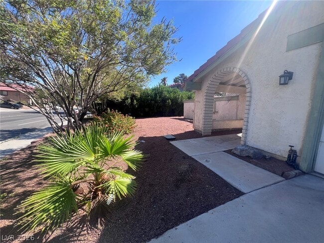 Building Photo - 3850 S Spitze Dr