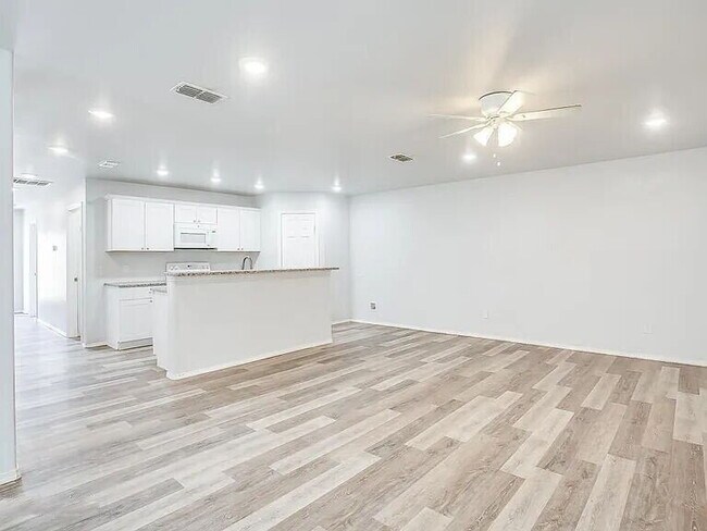 Building Photo - Spacious 3-Bedroom Duplex with Open Living Areas!