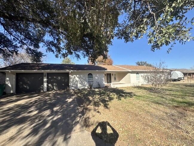 Building Photo - 1207 Danberry St