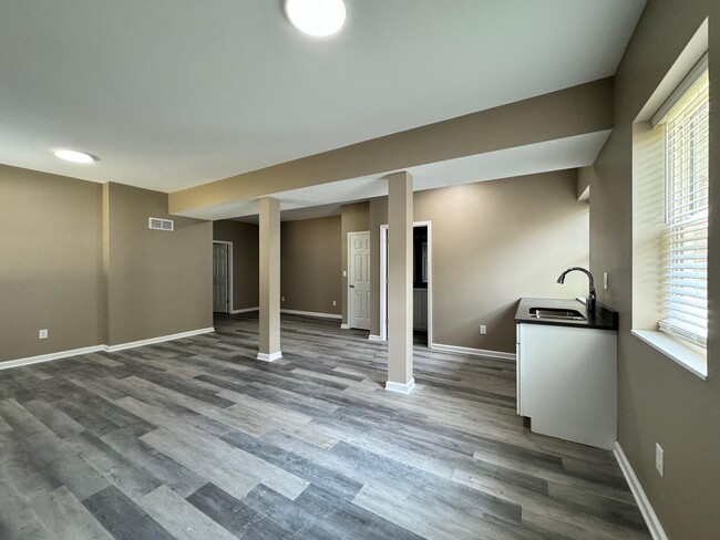 Building Photo - 222 Beechwood Dr