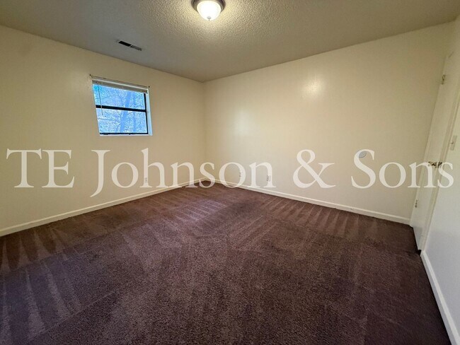 Building Photo - All-Inclusive Living in a Prime Winston-Sa...