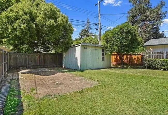 Building Photo - 55th40&amp;42