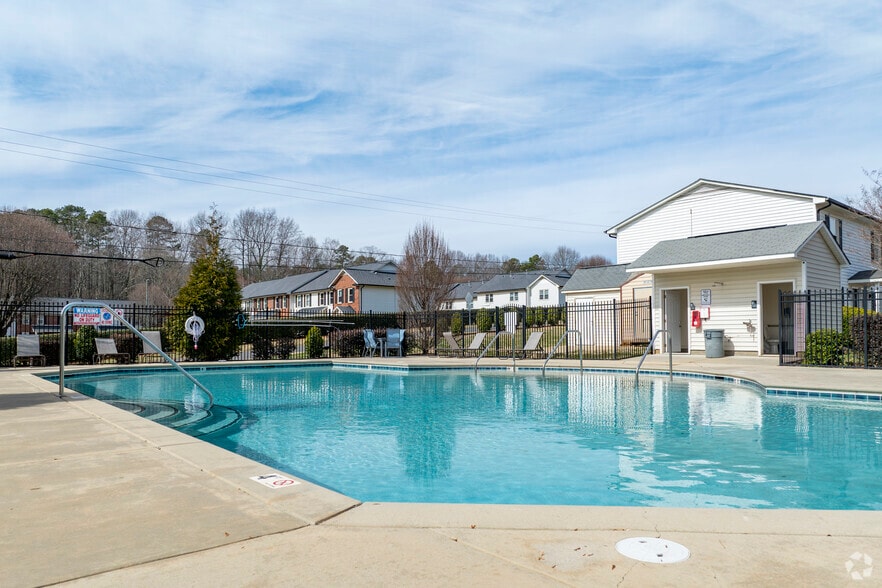 Salt Water Pool - Ashbrook Village