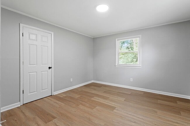 Building Photo - Move-In Ready Ranch Home in Prime Princeto...