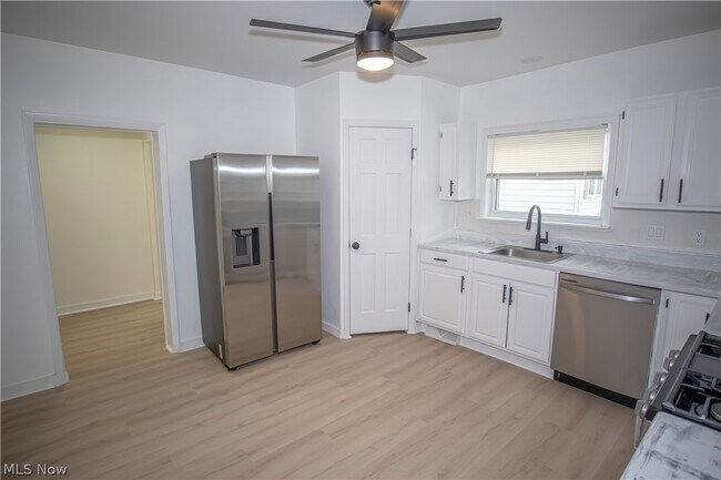 Building Photo - 112 Chestnut St