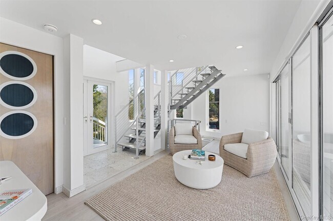 Building Photo - 413B Dune Rd