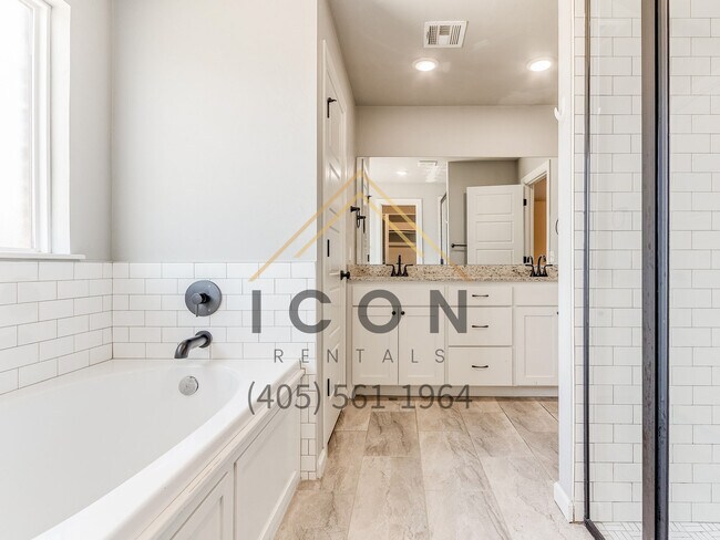 Building Photo - 4509 Desert Spring Ct