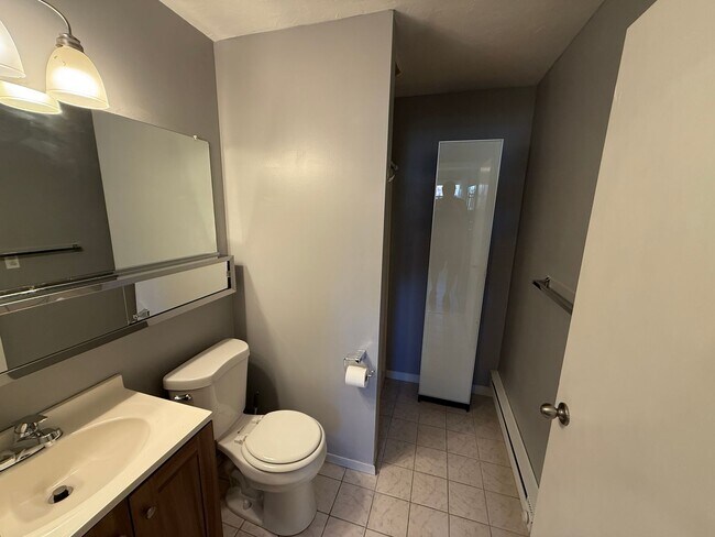 Building Photo - Spacious 4-Bedroom Property with In-Law Su...