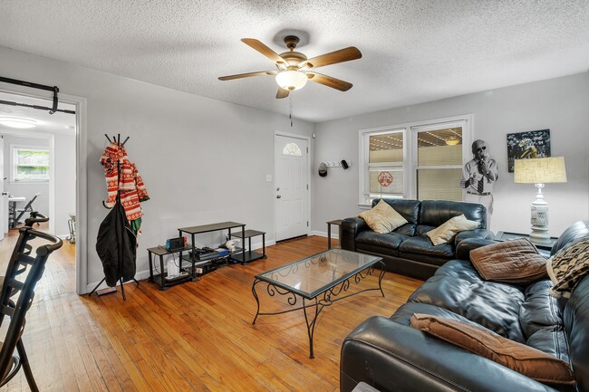 Building Photo - 1630 Sharkey St
