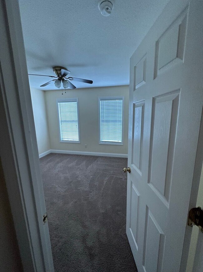 Building Photo - 789 Spence Dr