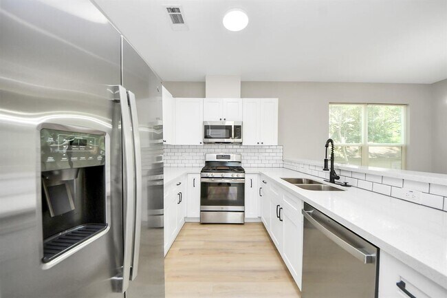 Building Photo - 819 E 40th St