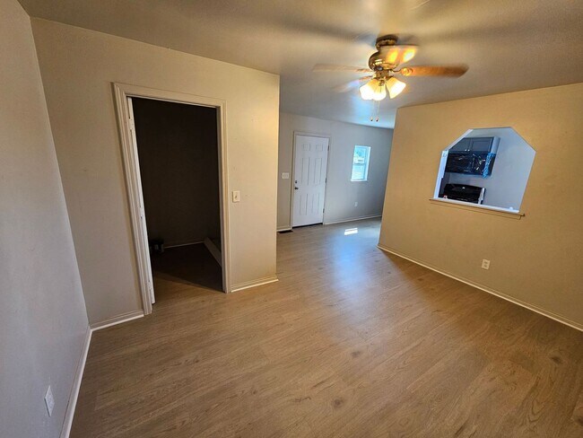 Building Photo - 1328 Lehman St