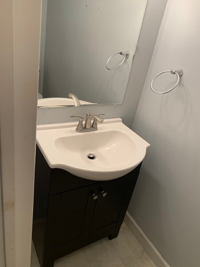 Building Photo - 231 Canal Park Dr