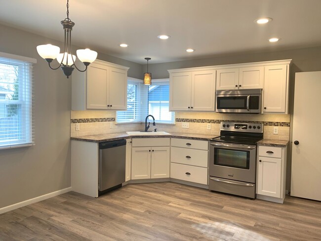 Building Photo - Completely remodeled 4 bedroom home! Hudsonville Schools