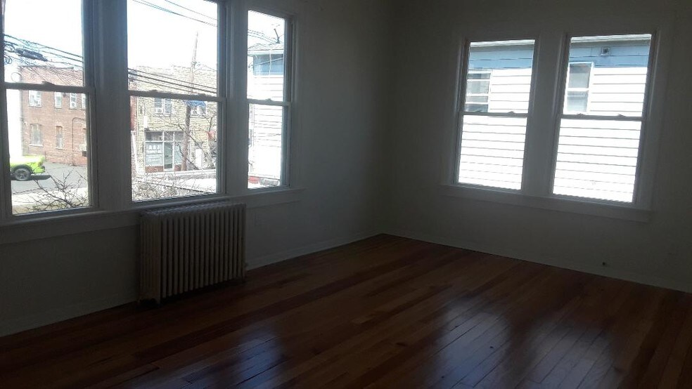 Building Photo - 122 Marsellus Pl