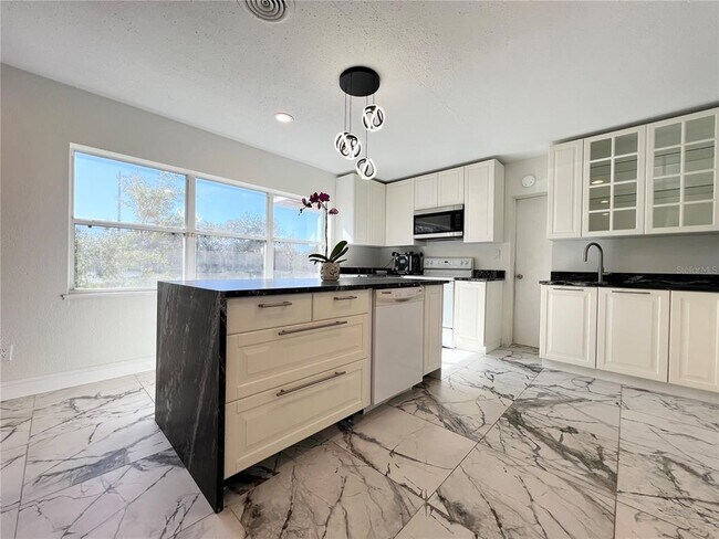 Building Photo - 1055 Cherokee Ave