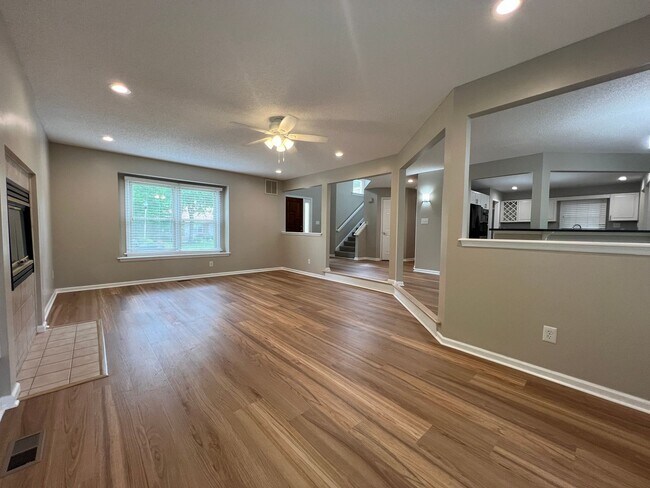 Building Photo - Beautifully Updated Kiln Creek Home with G...