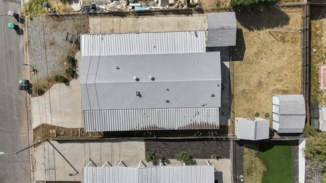 Building Photo - 34830 Lyn Ave