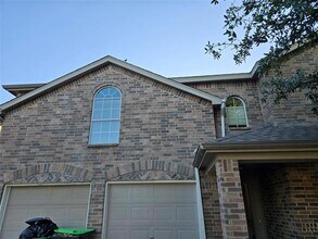 Building Photo - 224 Bluefinch Dr
