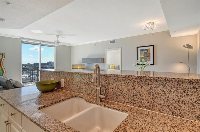 Building Photo - 800 N Tamiami Trl