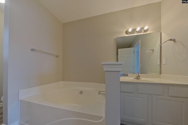 Building Photo - 410 Fox Trot Dr