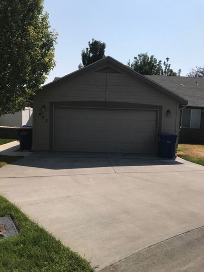 Building Photo - 602 Windemere Cir