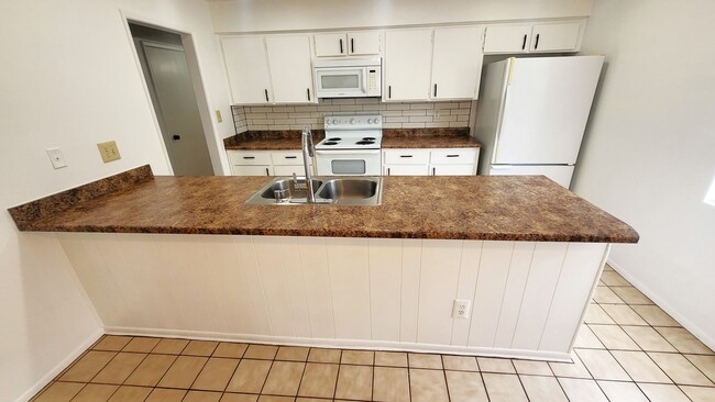 Building Photo - AFFORDABLE 55+ ADULT HOME IN AHWATUKEE!