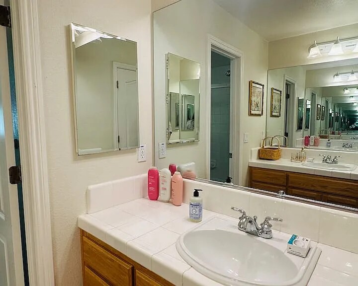 Building Photo - 2052 Twin Creeks Pl