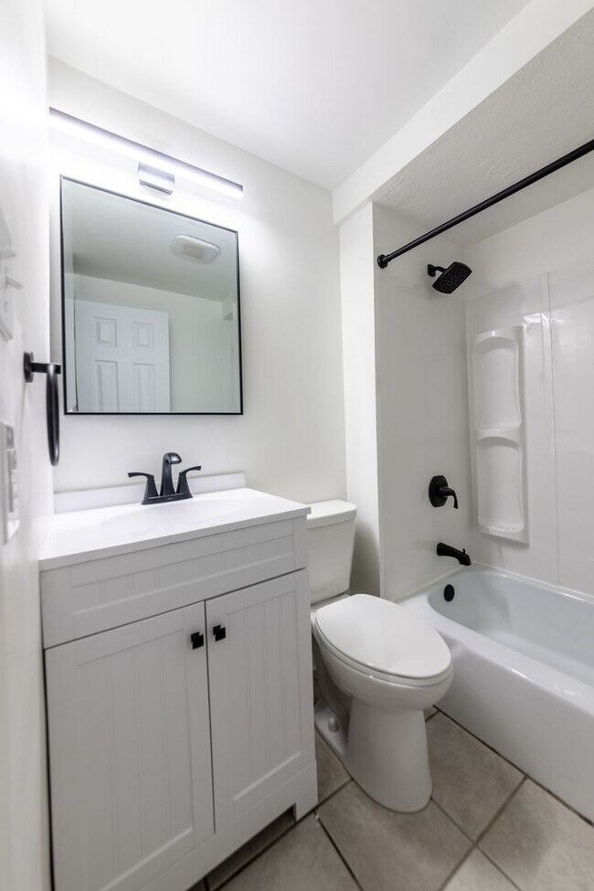 Building Photo - 601 E Warrington Ave