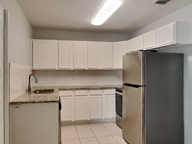 Building Photo - Coming Soon! 4BR/3BA | Updated Single Family Home | Fenced  yard | In Grand Prairie!