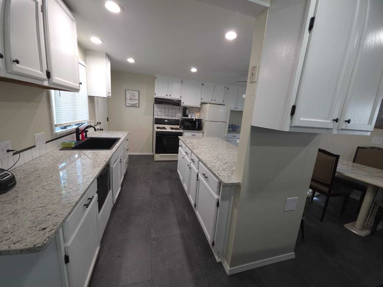 Building Photo - 1495 Beach Ave