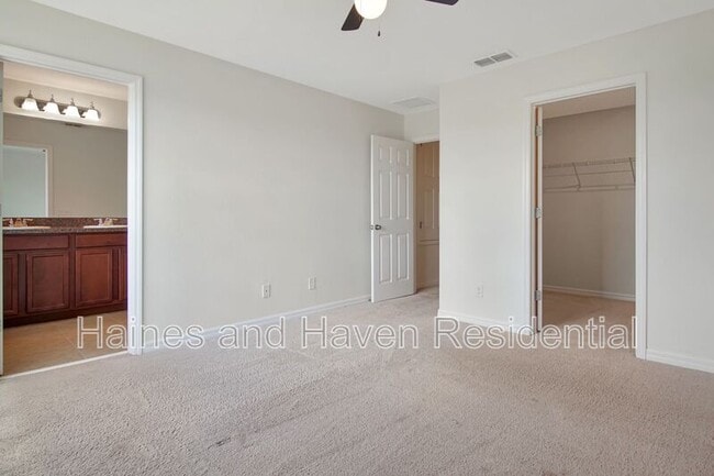 Building Photo - 164 Primrose Dr