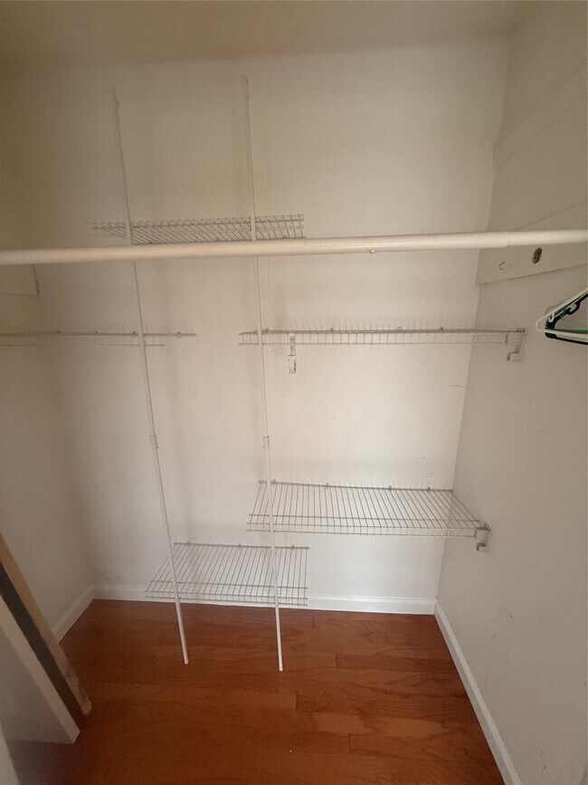 Building Photo - 12 Willow Ln