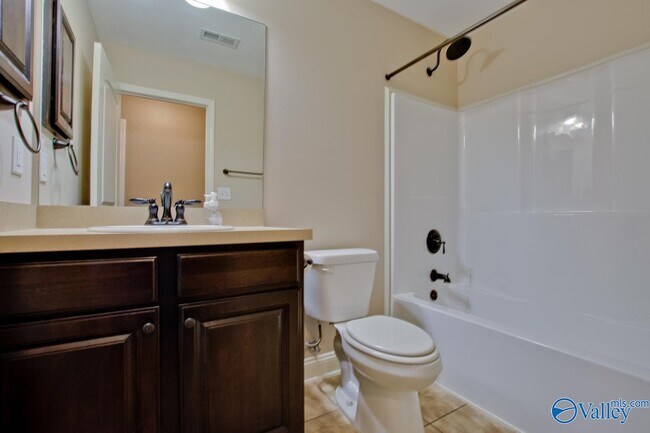 Building Photo - 5010 Montauk Trail SE