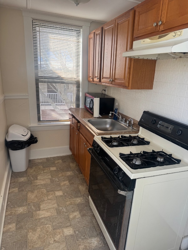 Building Photo - 215 Main St